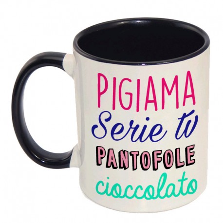 Tazza con stampa "Pigiama, serie tv, pantofole, cioccolato"