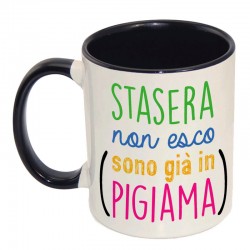 Tazza con stampa "Stasera non esco (sono già in pigiama)"