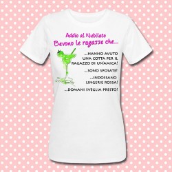 T-shirt per Addio al Nubilato, gioco alcolico divertente per sposa ed amiche "Bevono le ragazze che..." (cocktail verde)