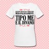 T-shirt donna "Esistono coppie che si completano meravigliosamente: tipo me e il divano"