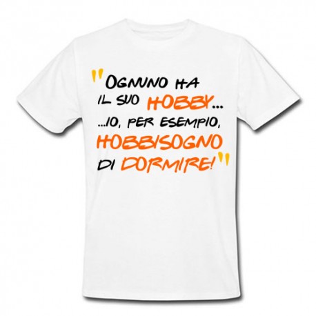 T-shirt uomo "Ognuno ha il suo hobby... io hobbisogno di dormire!" Divertente! (bianca)