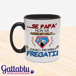 Tazza "Se papà non sa aggiustarlo siamo proprio fregati!", idea regalo per la festa del papà, nera