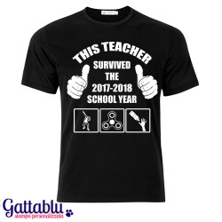 T-shirt uomo nera "This teacher survived the school year"PERSONALIZZATA CON ANNO IN CORSO! Idea regalo per insegnante!