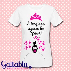 T-shirt donna "Attenzione, passa la Sposa!", idea regalo per Addio al Nubilato