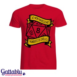 T-shirt uomo "Io non invecchio, aumento di livello", dado d20 Dungeons&Dragons inspired - rossa