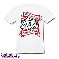T-shirt uomo "Io non invecchio, aumento di livello", dado d20 Dungeons&Dragons inspired - bianca