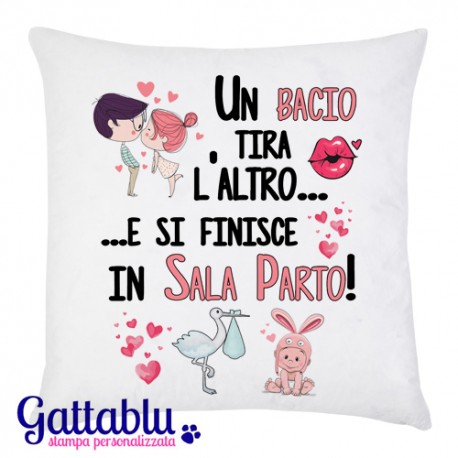 Federa per Cuscino Un bacio tira l'altro e si finisce in sala parto! Idea regalo divertente per futura mamma, gravidanza! 