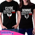 T-shirt di coppia lui e lei Bonnie e Clyde Partner in crime since PERSONALIZZATE CON ANNO, ANNIVERSARIO O MATRIMONIO! Nere!