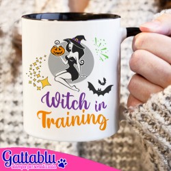  Tazza Mug 11 oz Witch in Training, Strega in addestramento, Scopa e Pipistrelli, Zucca, Halloween Decor! 