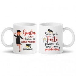 Tazza mug 11 oz Laureata, personalizzata con nome, laurea e data, più forte di una pandemia! Stampa avanti e indietro!