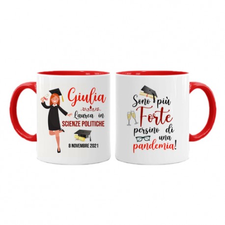 Tazza mug 11 oz rossa Laureata, personalizzata con nome, laurea e data, più forte di una pandemia! Stampa avanti e indietro!