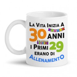  Tazza mug 11oz Compleanno, La Vita Inizia a! I Primi Anni Erano di Allenamento! Personalizzata con Tuo Numero Anni età! 