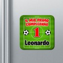 Set di 10 calamite magneti Primo Compleanno 1 anno personalizzate con nome bimbo! Bomboniera! Campo Calcio! Rosso Nero!