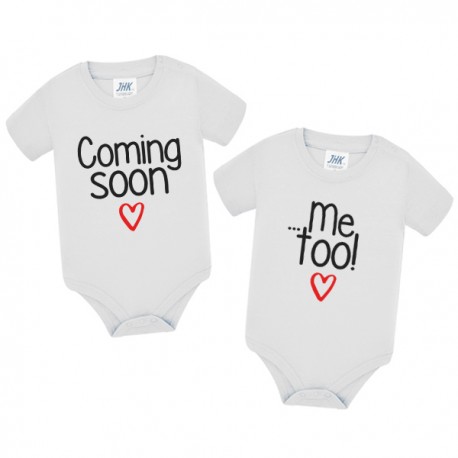 Coppia di Body Bimbo o Bimba Neonati Gemelli Gemellini Coming soon! Me too! Da personalizzare con nomi! Cuori rossi!